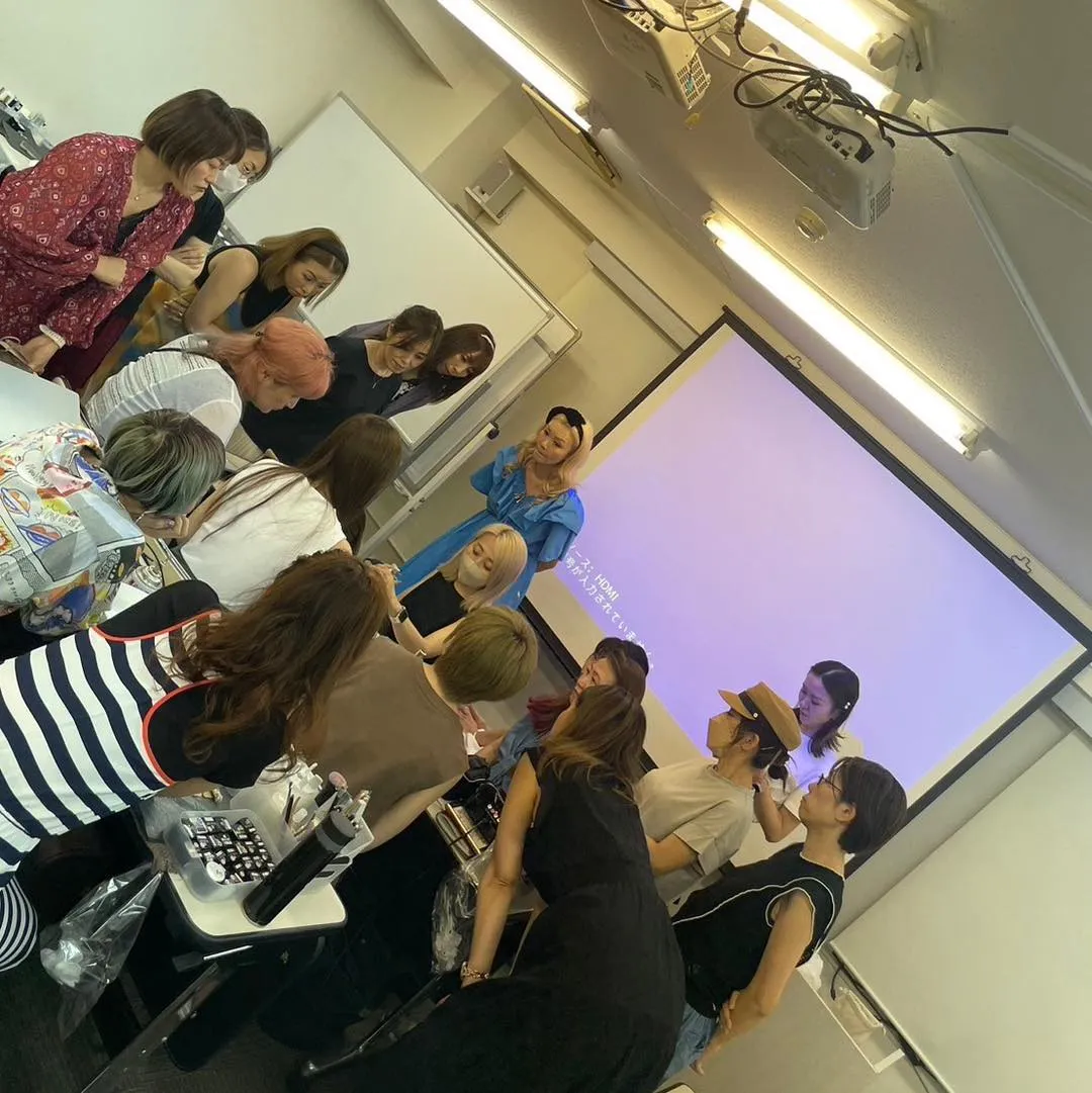 ﾟ･*:.｡. .｡.:*･゜ﾟ･*:.｡. .｡.:*･゜...