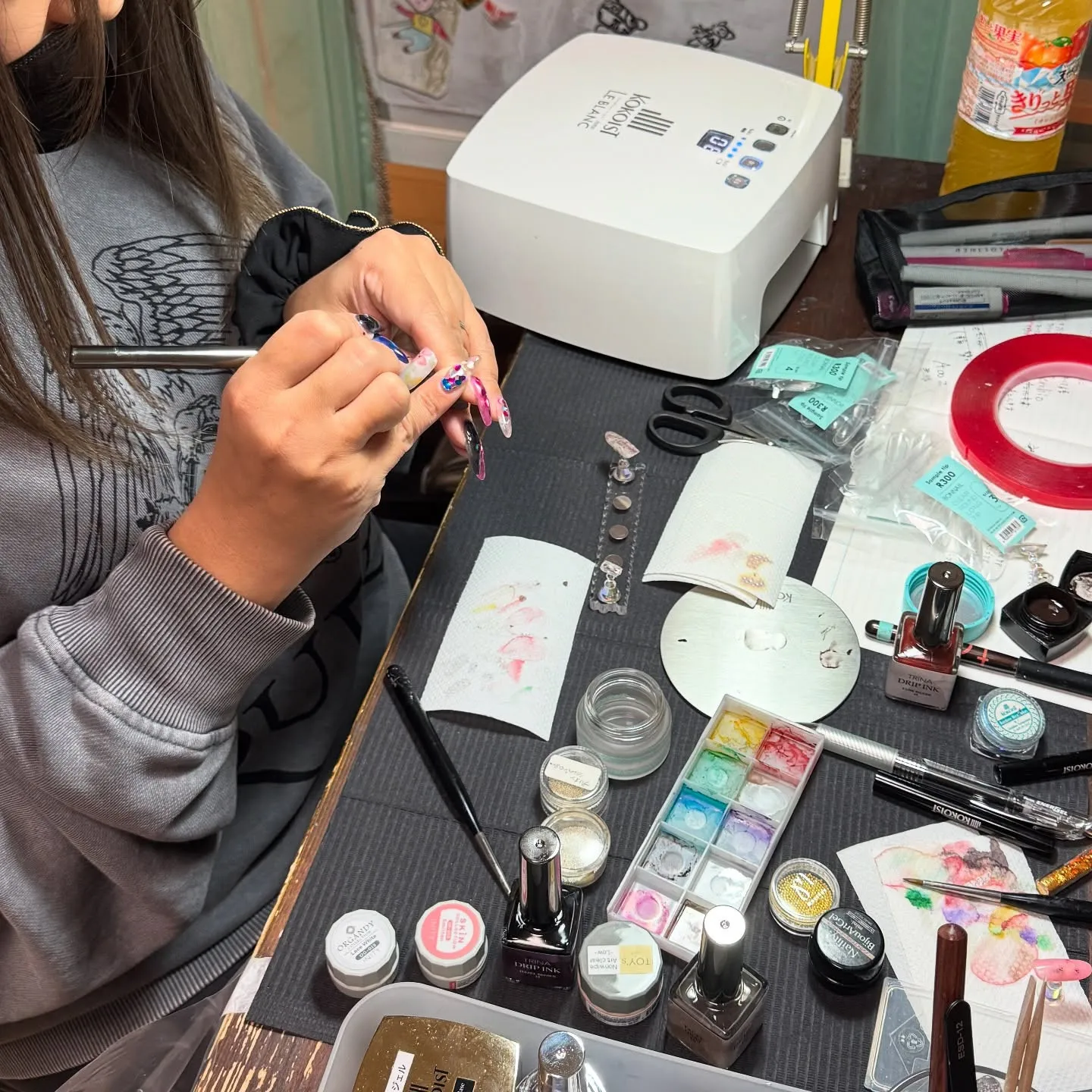 インクを使ったアート、ホイルアート、そしてこの時期に人気なキ...