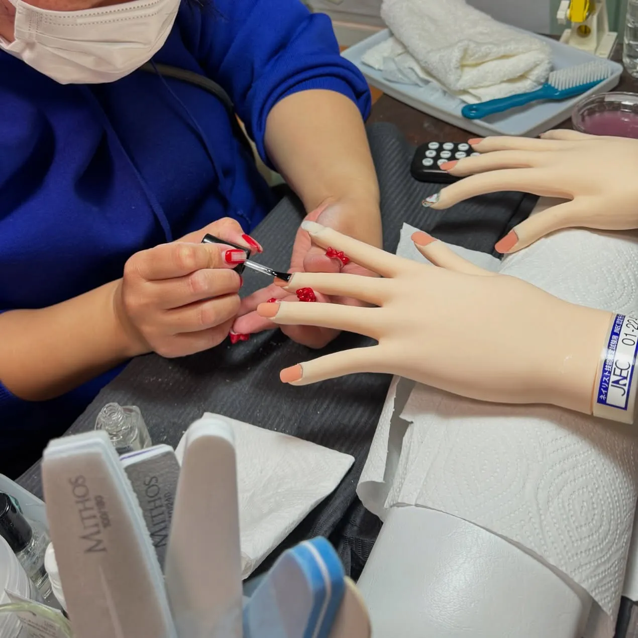 今週末に開催されるネイリスト検定2級に向けてラストスパートで...